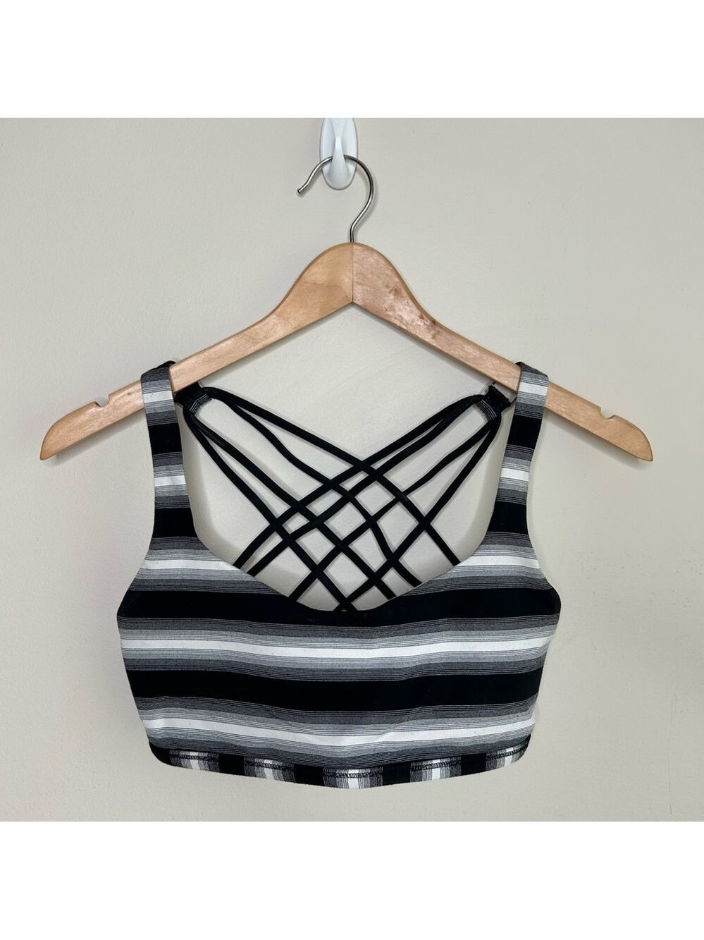 Lululemon Free To Be Wild Capilano Stripe Black White Size 6 - Picture 2 of 8